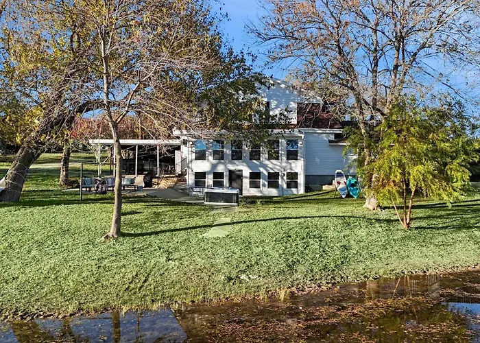 Luxurious 6Br 3Ba Villa With Hot Tub