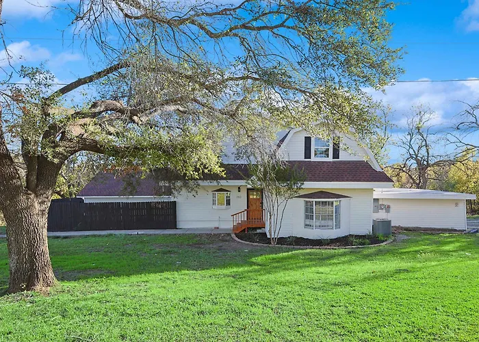 Luxurious Event-Friendly 6Br 3B Villa With Hot Tub