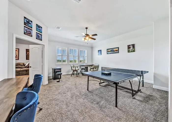 Roomy Sherman House For 16 - Theater Game Room
